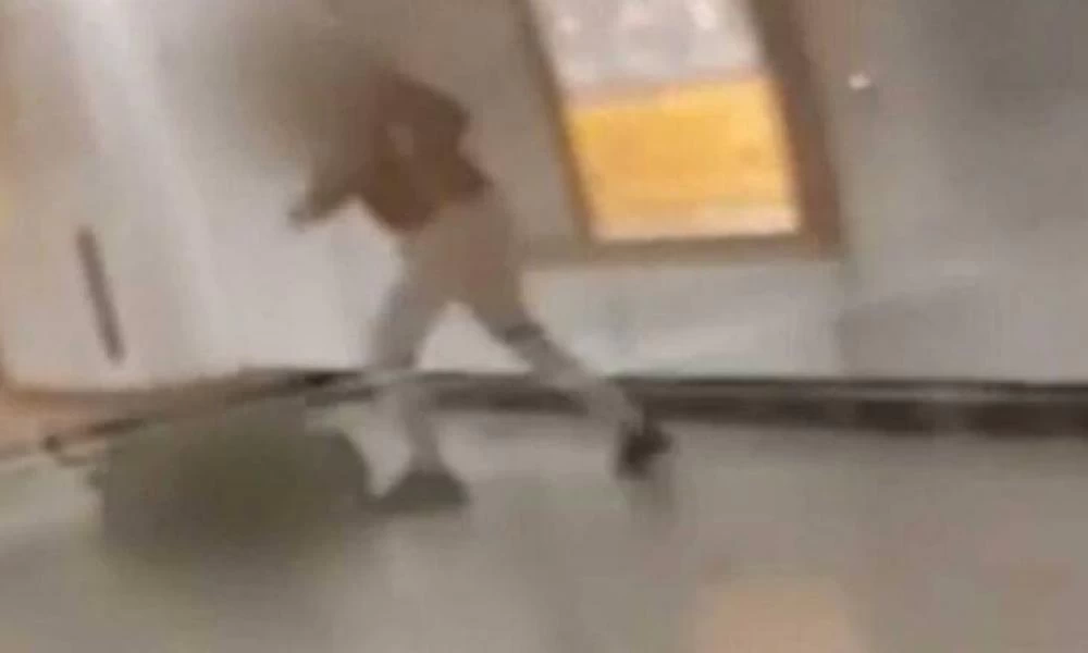 Συγκλονίζει η περιγραφή του σταθμάρχη που έπεσε θύμα ξυλοδαρμού στο μετρό